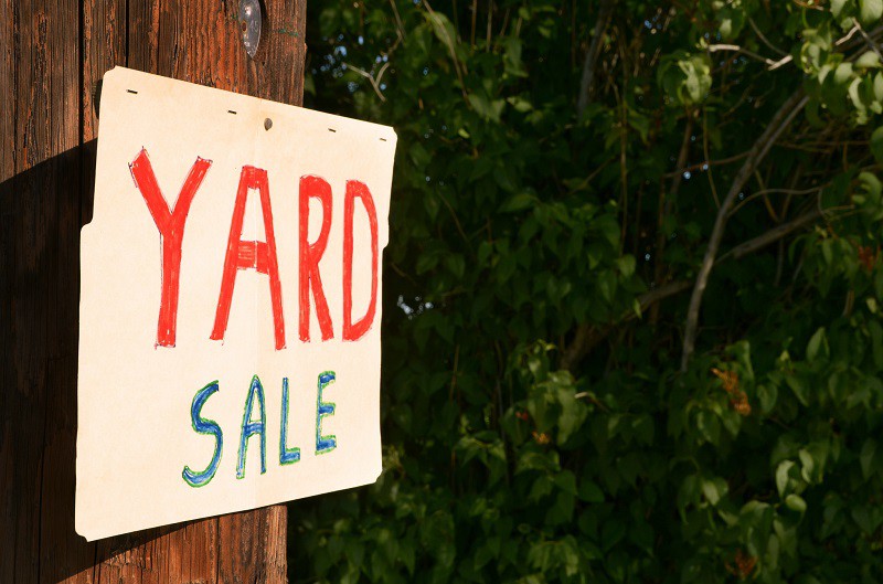 yard sale sign